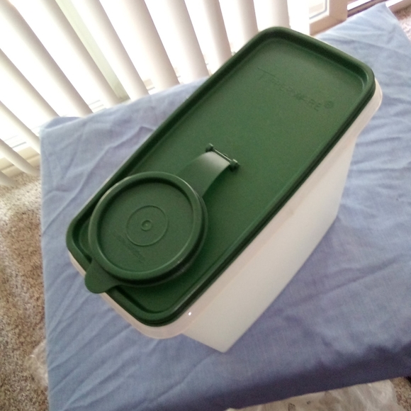**BRAND NEW** TUPPERWARE'S CEREAL KEEPER CONTAINER! 💯🏆💎🥣 - Picture 6 of 10